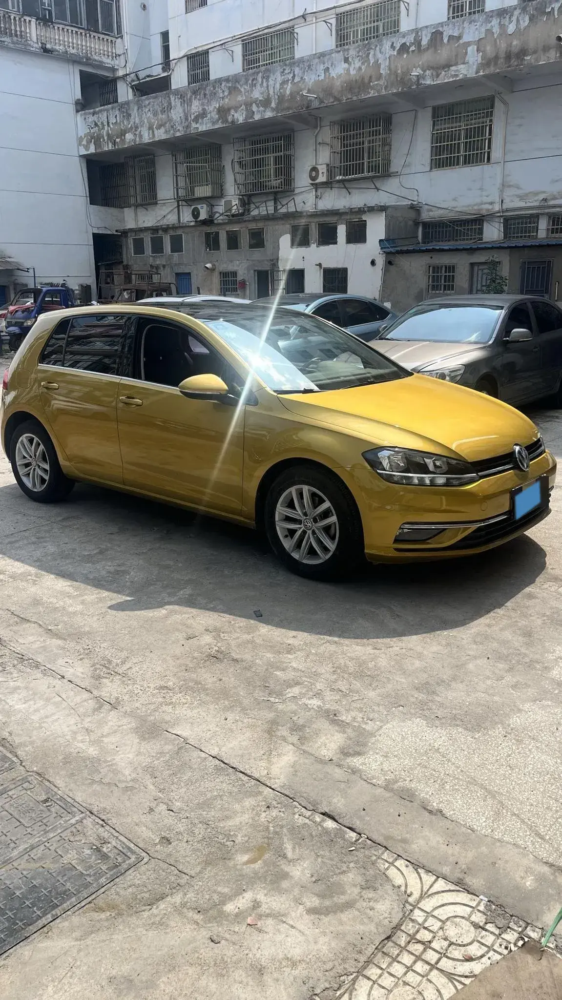2018 VOLKSWAGEN GOLF thumbnail 3