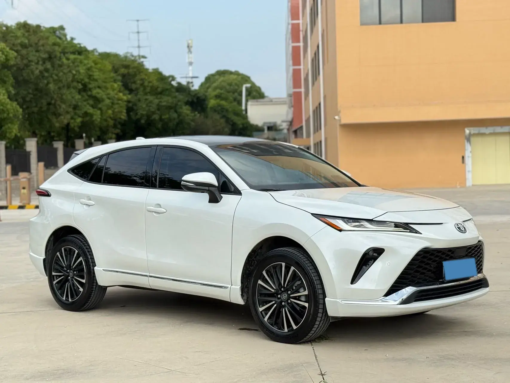 2023 TOYOTA VENZA thumbnail 3