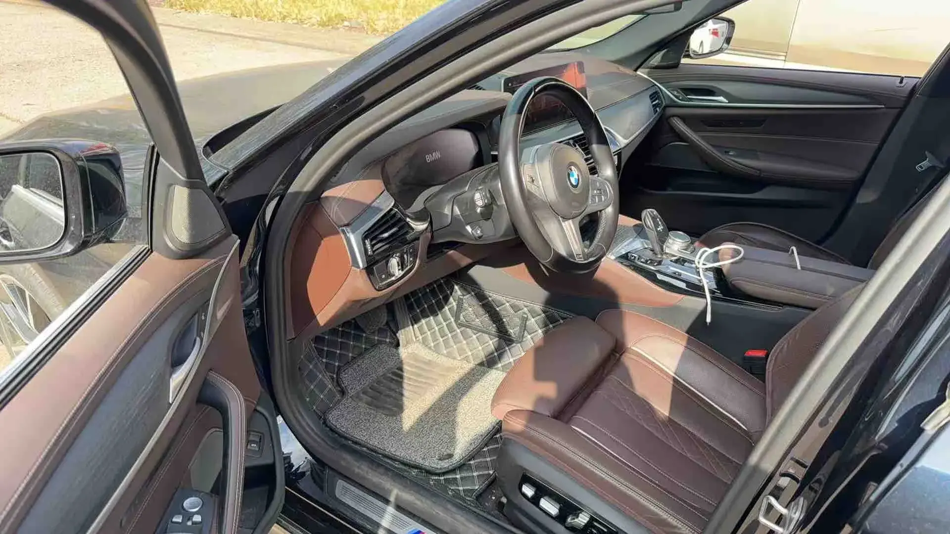 2022 BMW 5 thumbnail 4