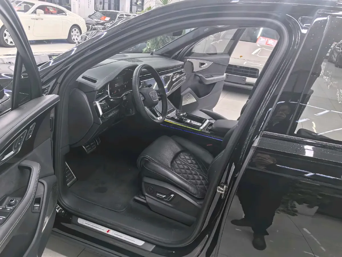 2024 Audi SQ7 4.0T 507HP V8 8AT,autocango,china used car exporter,china ev exporter,chinese used car exporter,chinese used ev exporter