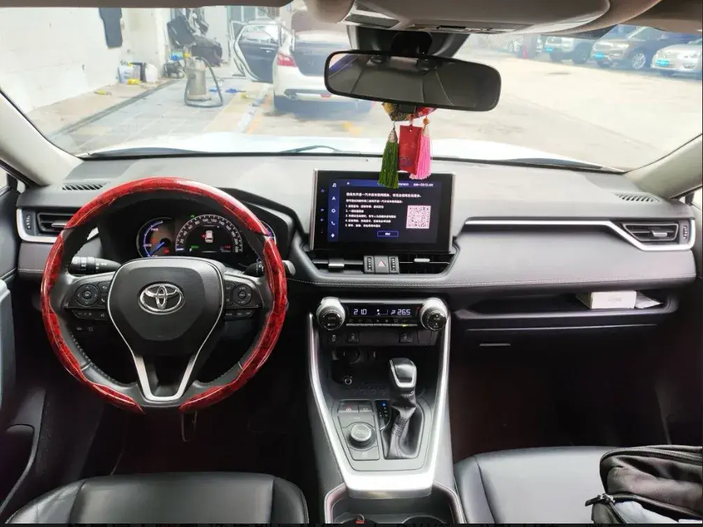 2021 TOYOTA RAV4 thumbnail 3