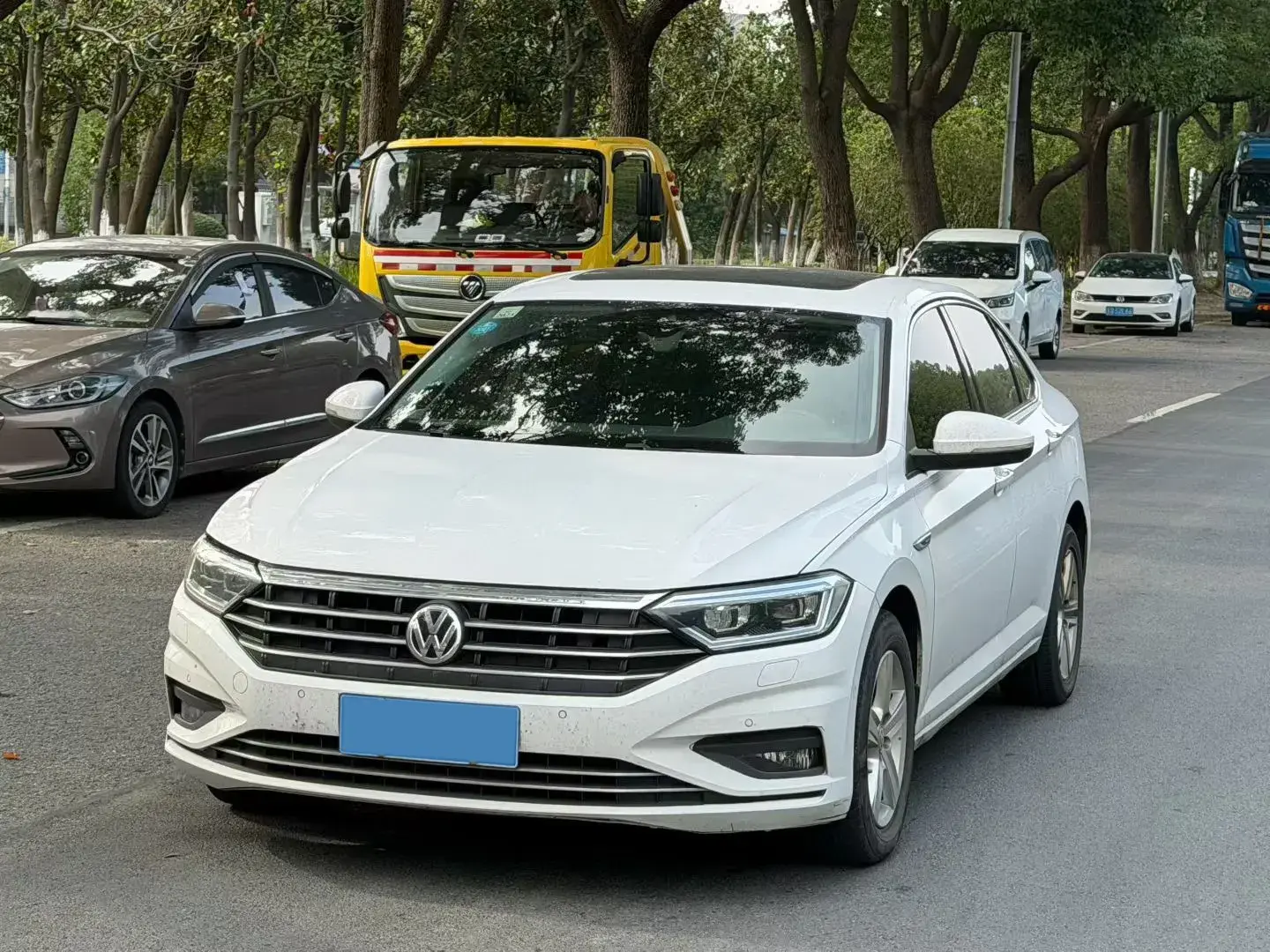 2019 VOLKSWAGEN SAGITAR view 1