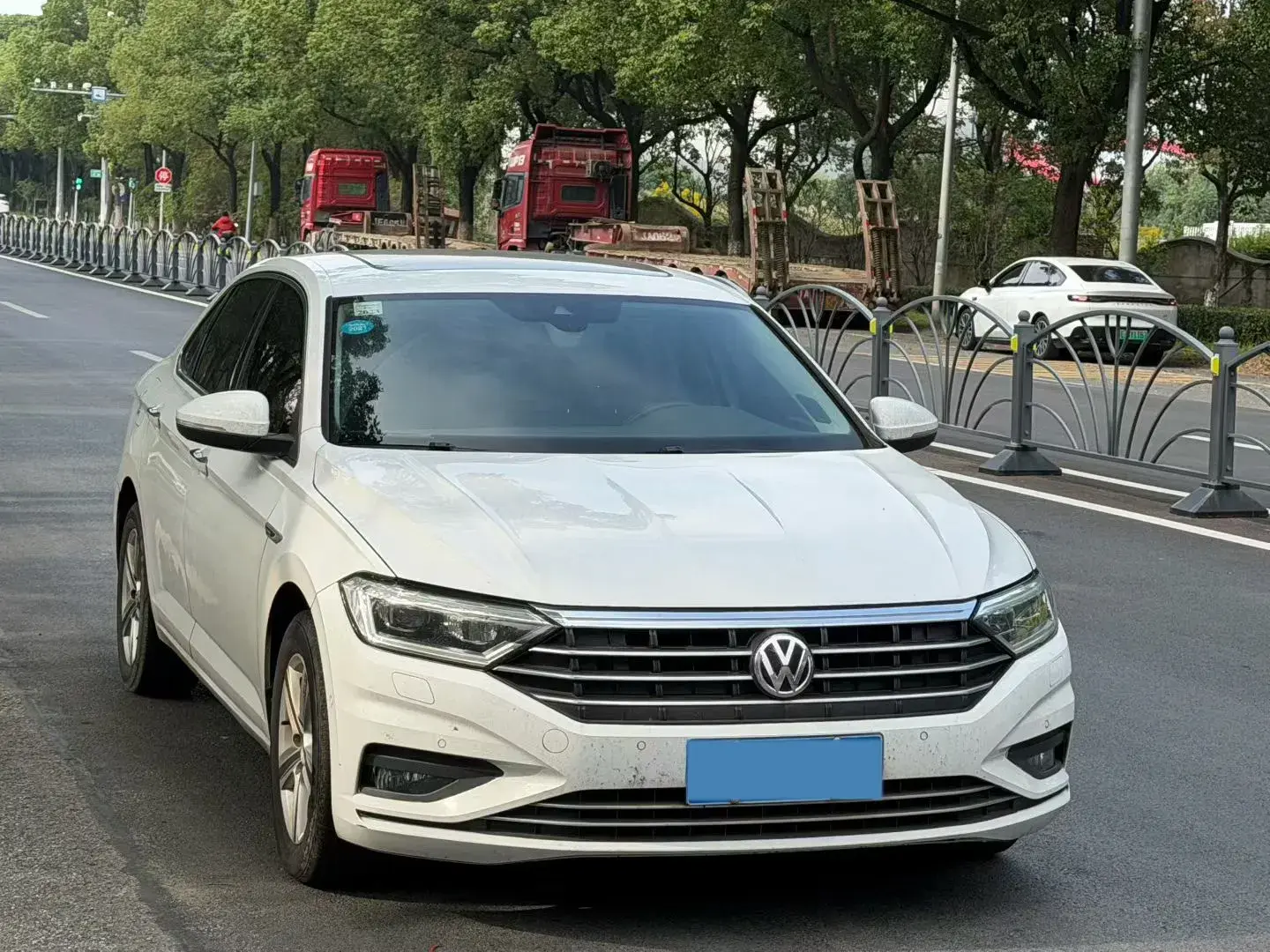 2019 VOLKSWAGEN SAGITAR thumbnail 3