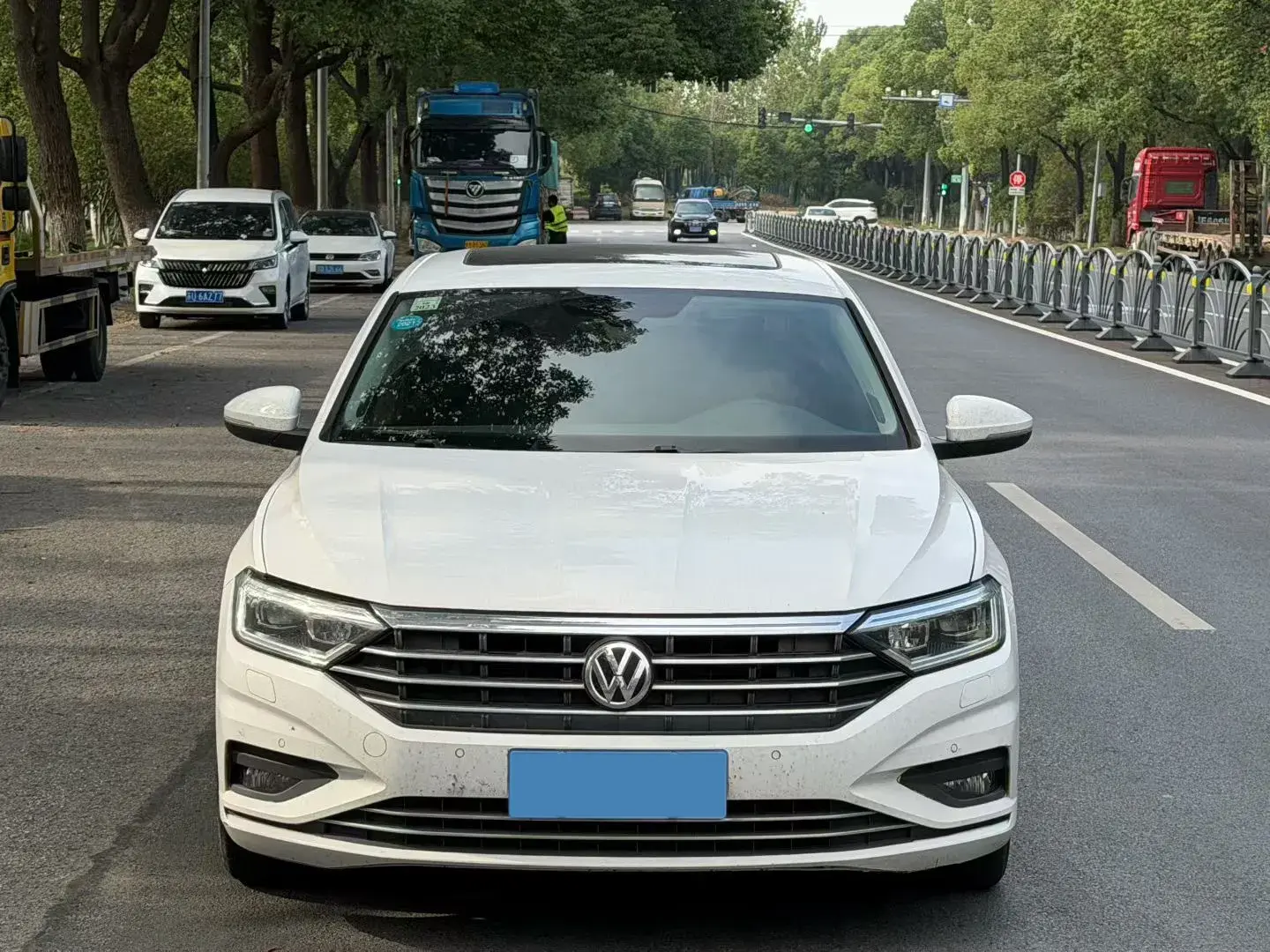 2019 VOLKSWAGEN SAGITAR thumbnail 2