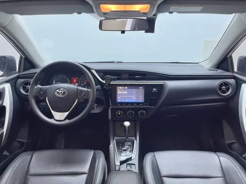 2017 TOYOTA COROLLA thumbnail 4