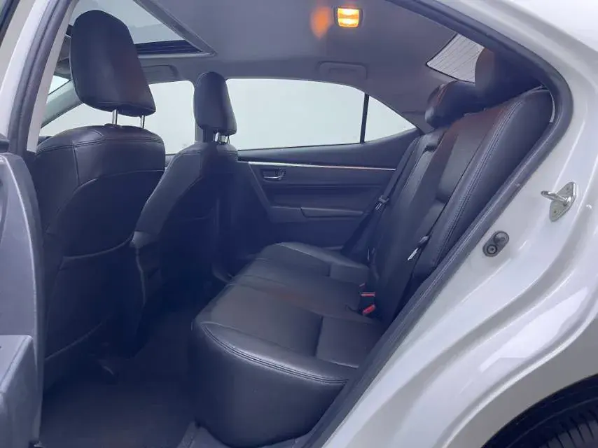 2017 TOYOTA COROLLA thumbnail 3