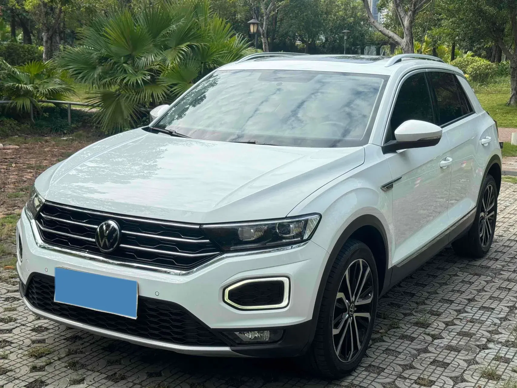 2022 VOLKSWAGEN T-ROC view 1