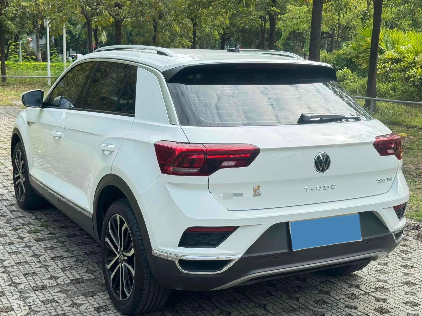 2022 VOLKSWAGEN T-ROC thumbnail 3