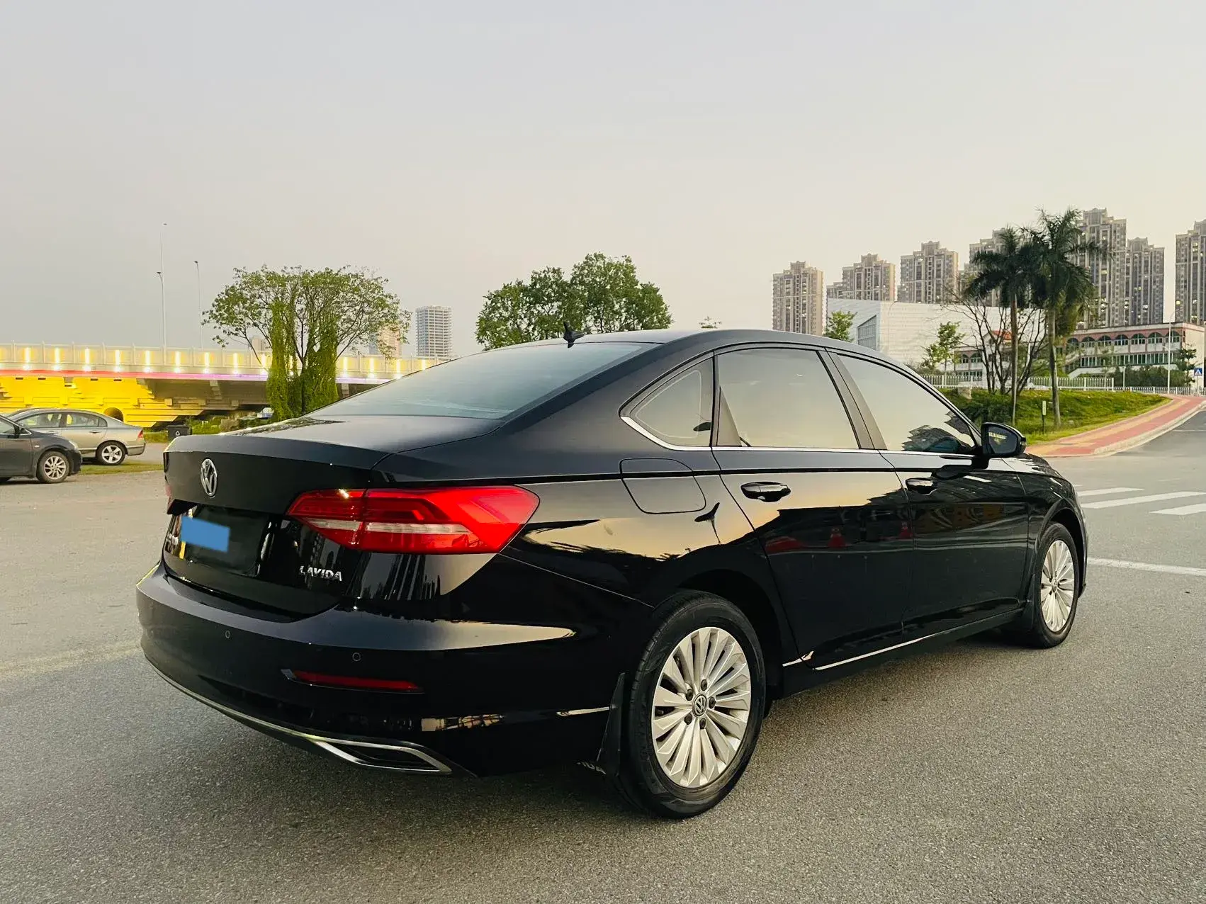 2018 VOLKSWAGEN LAVIDA thumbnail 4