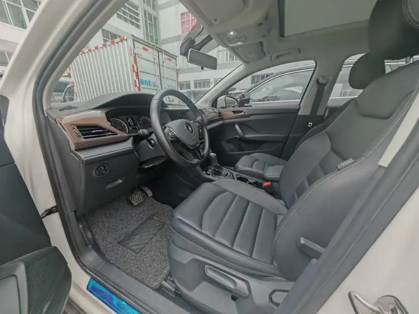 2021 VOLKSWAGEN THARU thumbnail 4