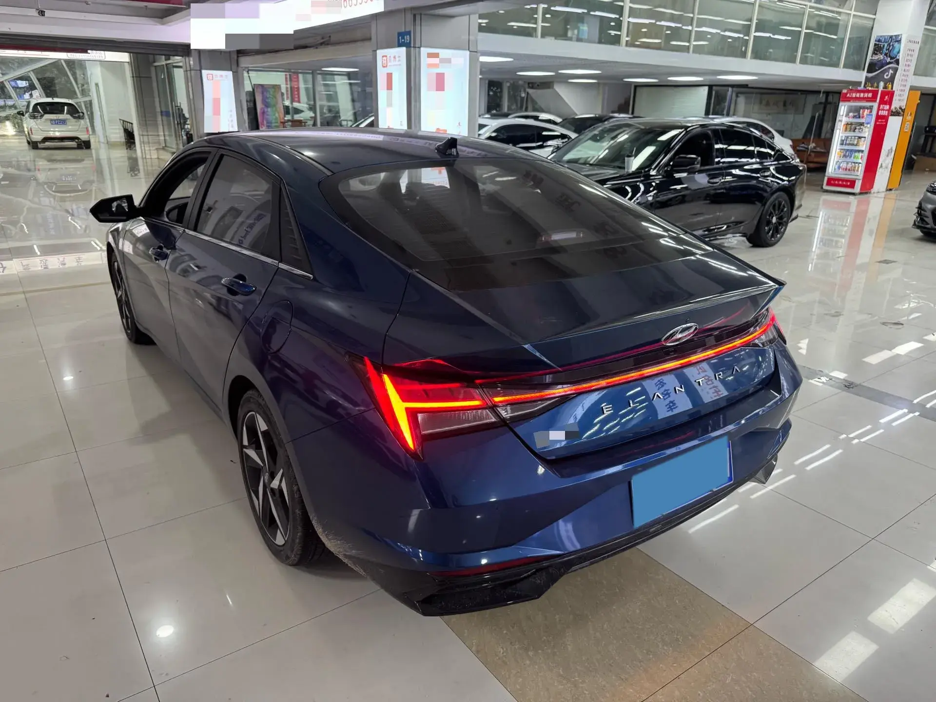 2021 HYUNDAI ELANTRA thumbnail 3