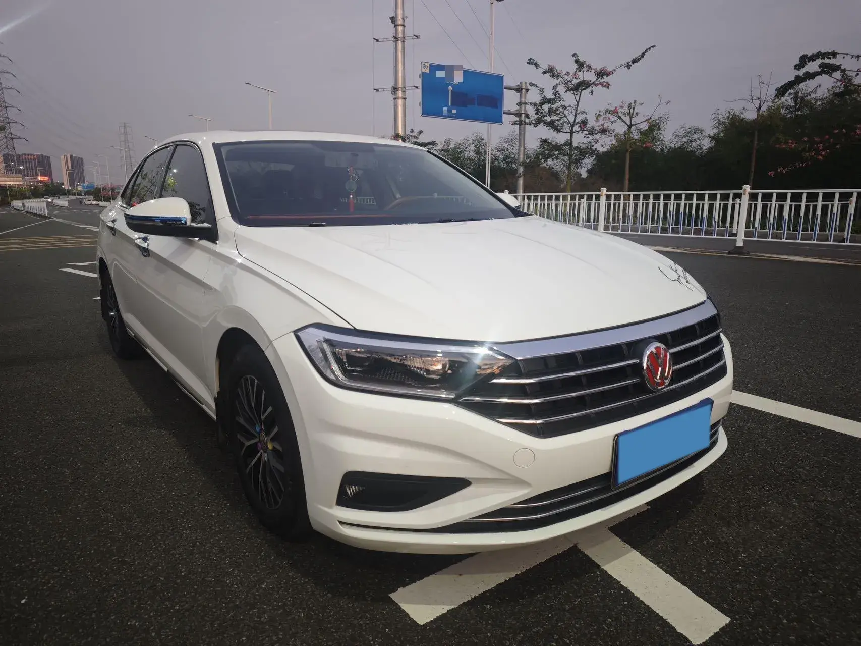 2019 VOLKSWAGEN SAGITAR thumbnail 3