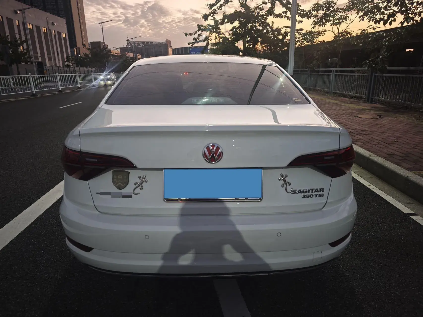 2019 VOLKSWAGEN SAGITAR thumbnail 4