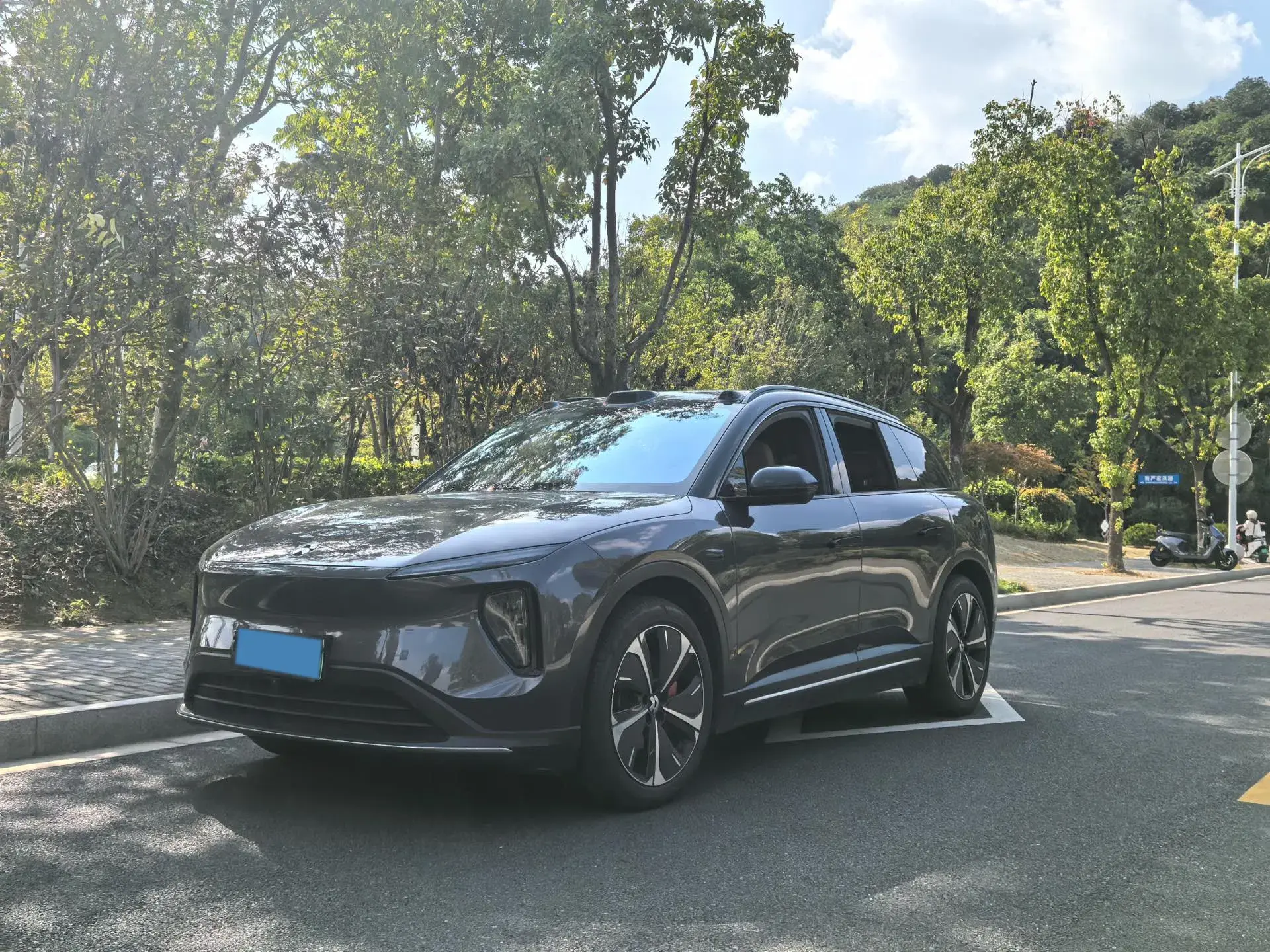 2023 NIO ES6 view 1