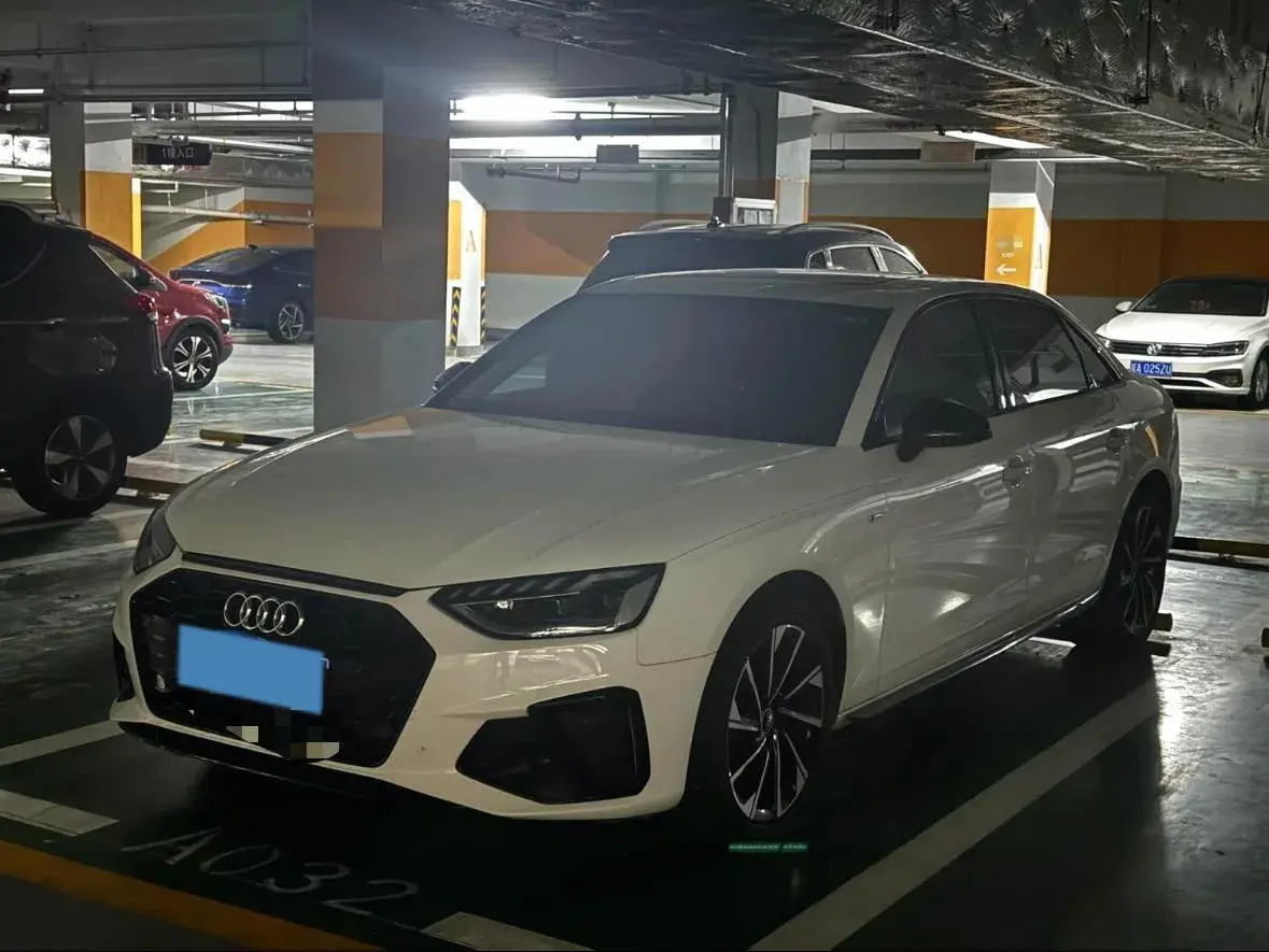 2023 AUDI A4L view 1