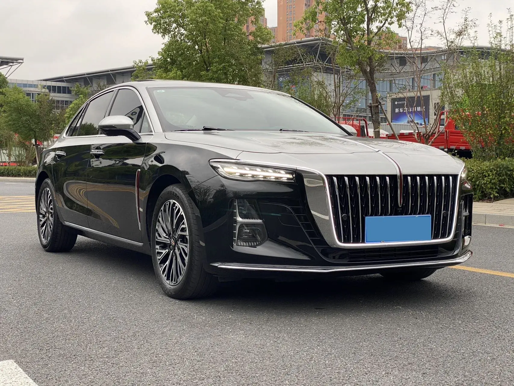 2024 HONGQI H5 thumbnail 3