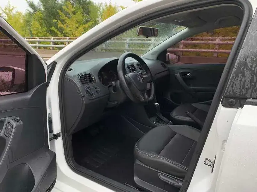 2016 VOLKSWAGEN POLO thumbnail 3