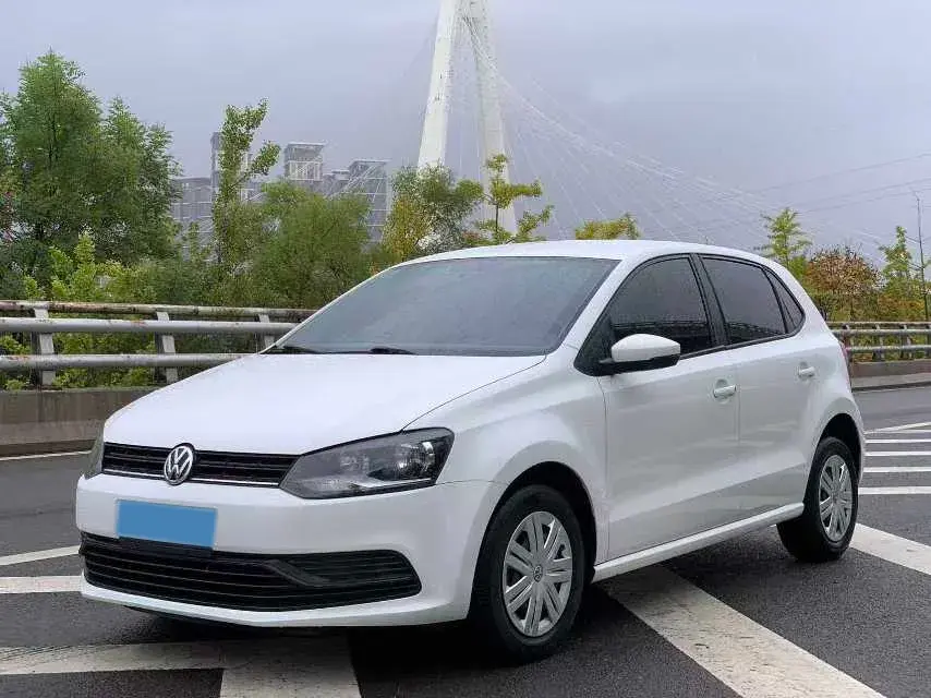 2016 VOLKSWAGEN POLO view 1