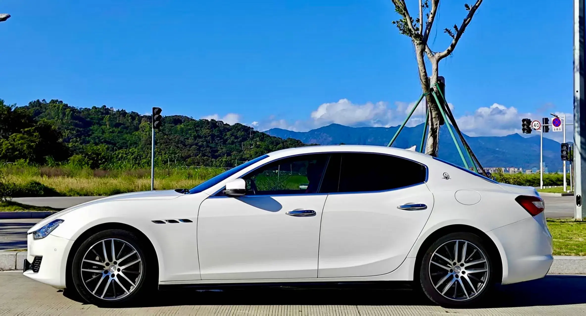 2019 MASERATI GHIBLI thumbnail 4