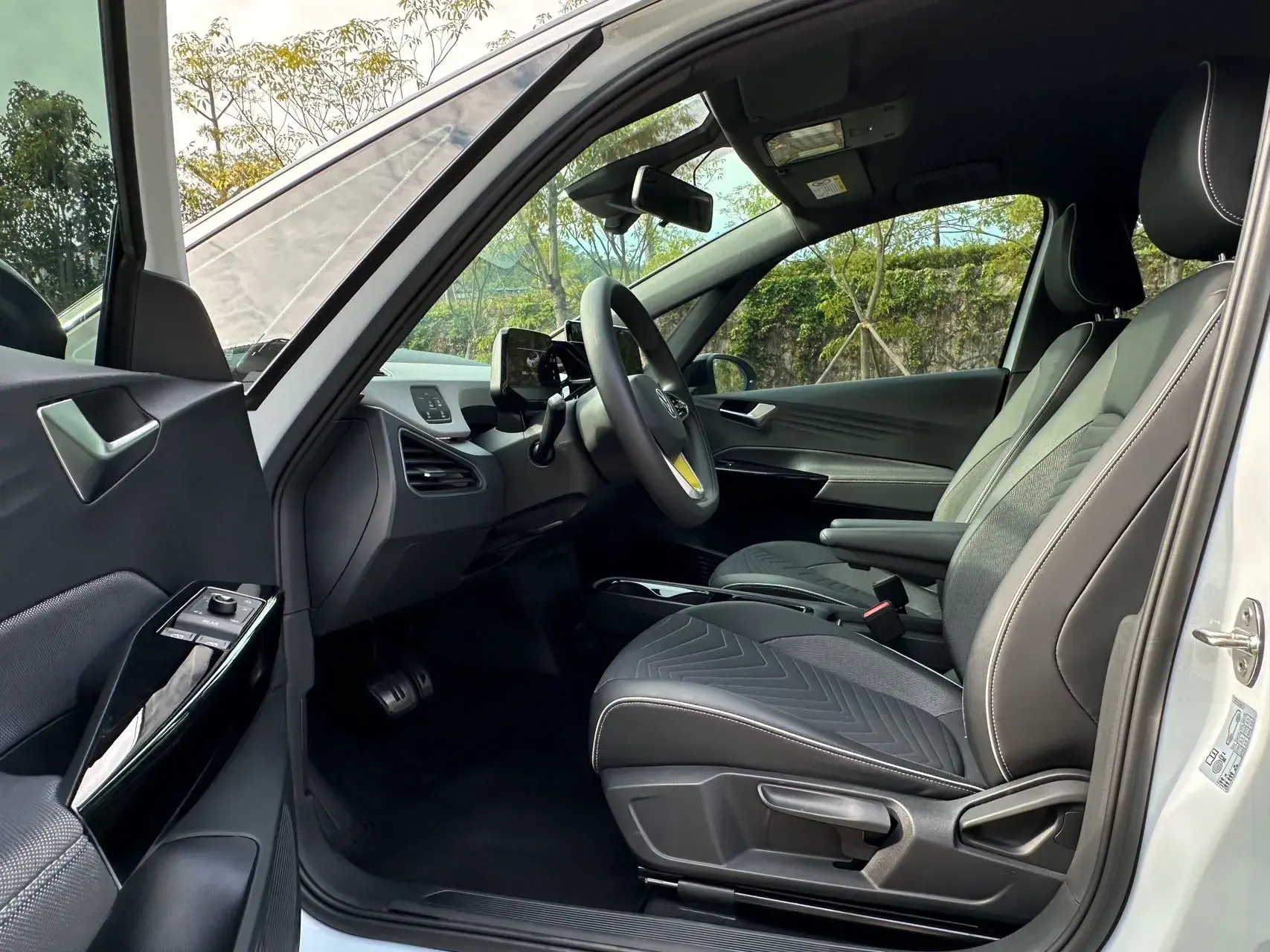 2023 VOLKSWAGEN ID.3 thumbnail 4