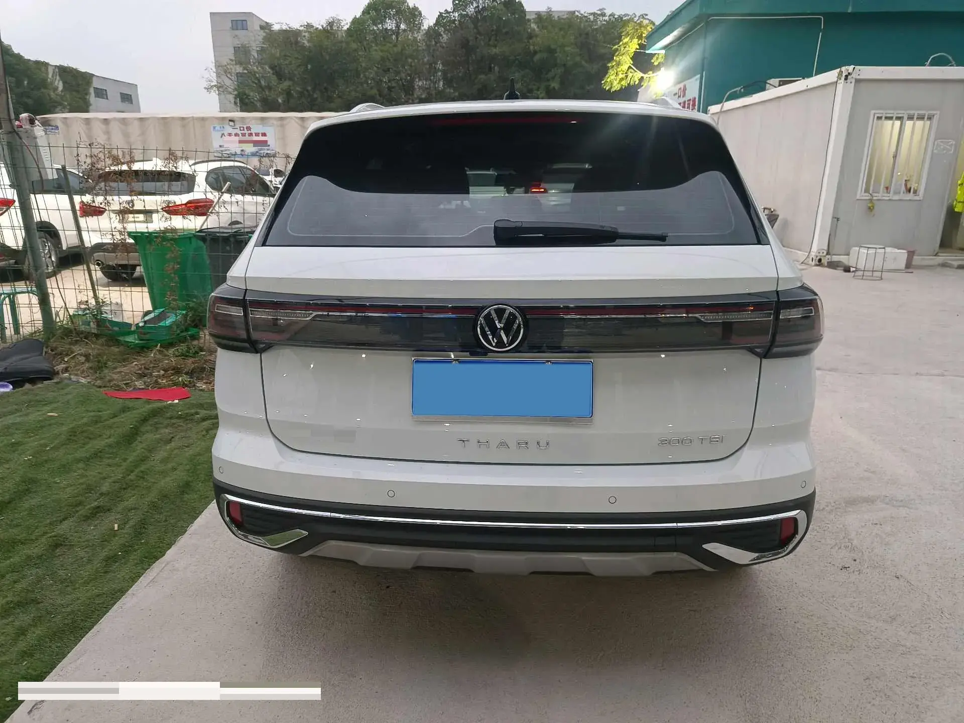 2024 VOLKSWAGEN THARU thumbnail 4