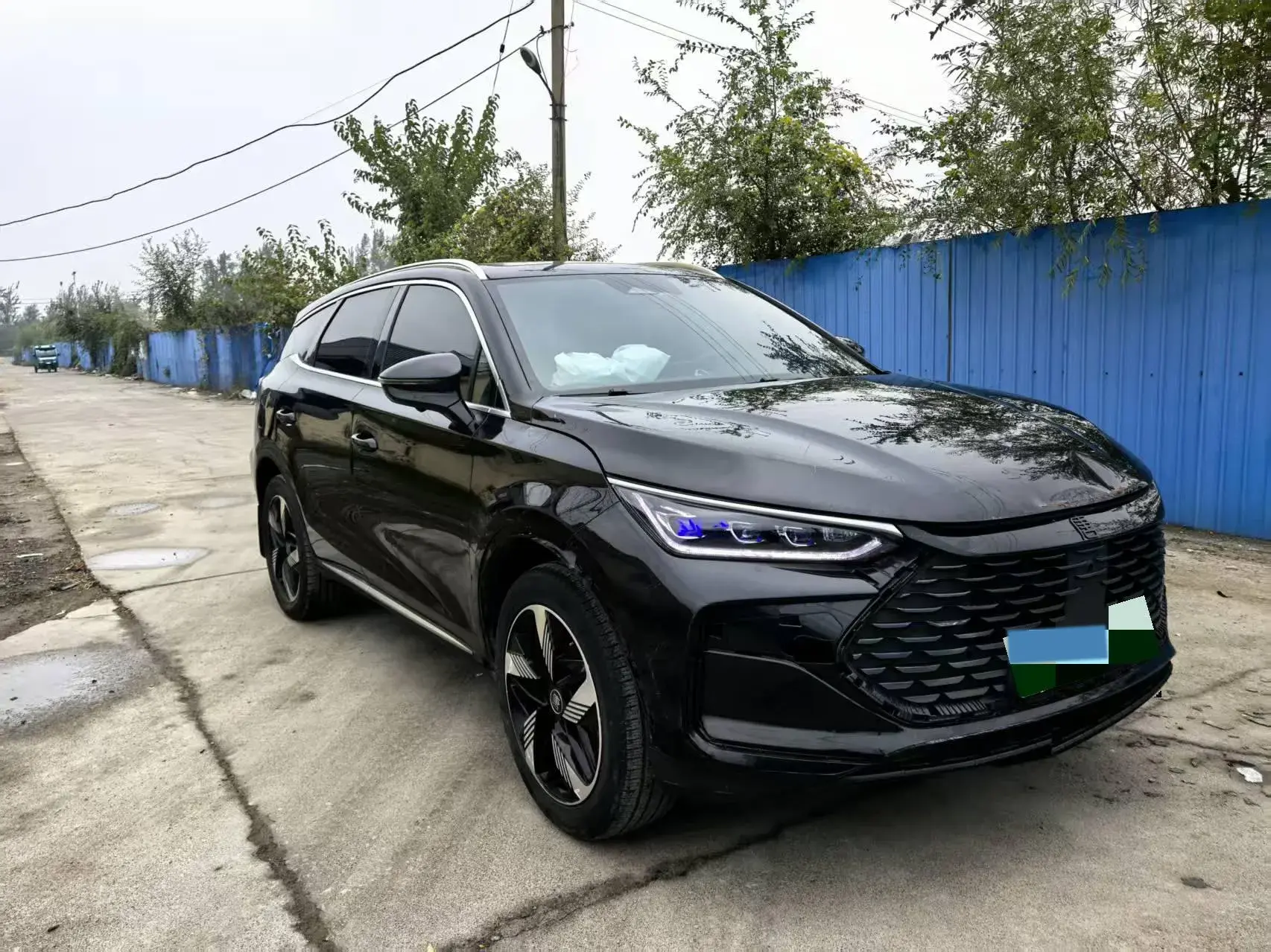 2024 BYD TANG thumbnail 2