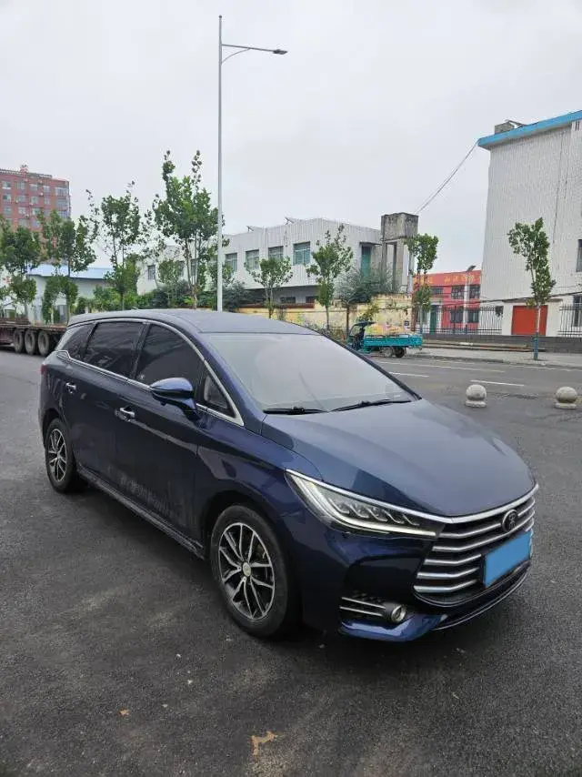 2017 BYD SONG thumbnail 3