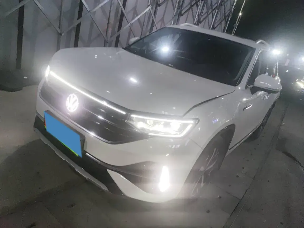 2023 VOLKSWAGEN TAYRON view 1