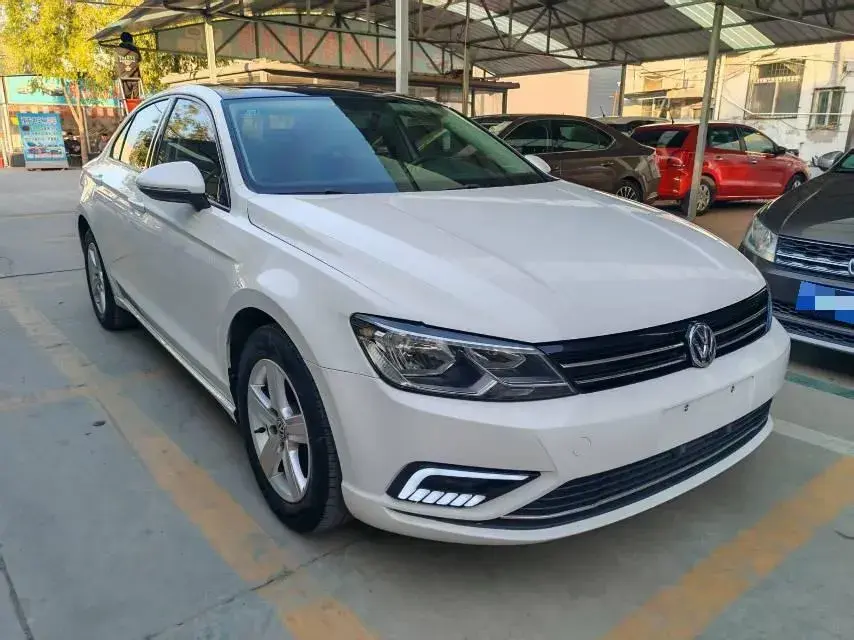 2018 VOLKSWAGEN LAMANDO thumbnail 3