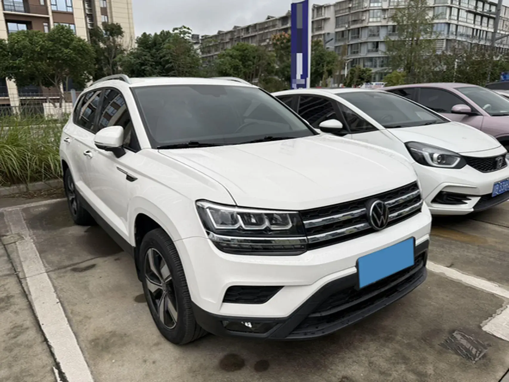 2021 VOLKSWAGEN THARU thumbnail 2