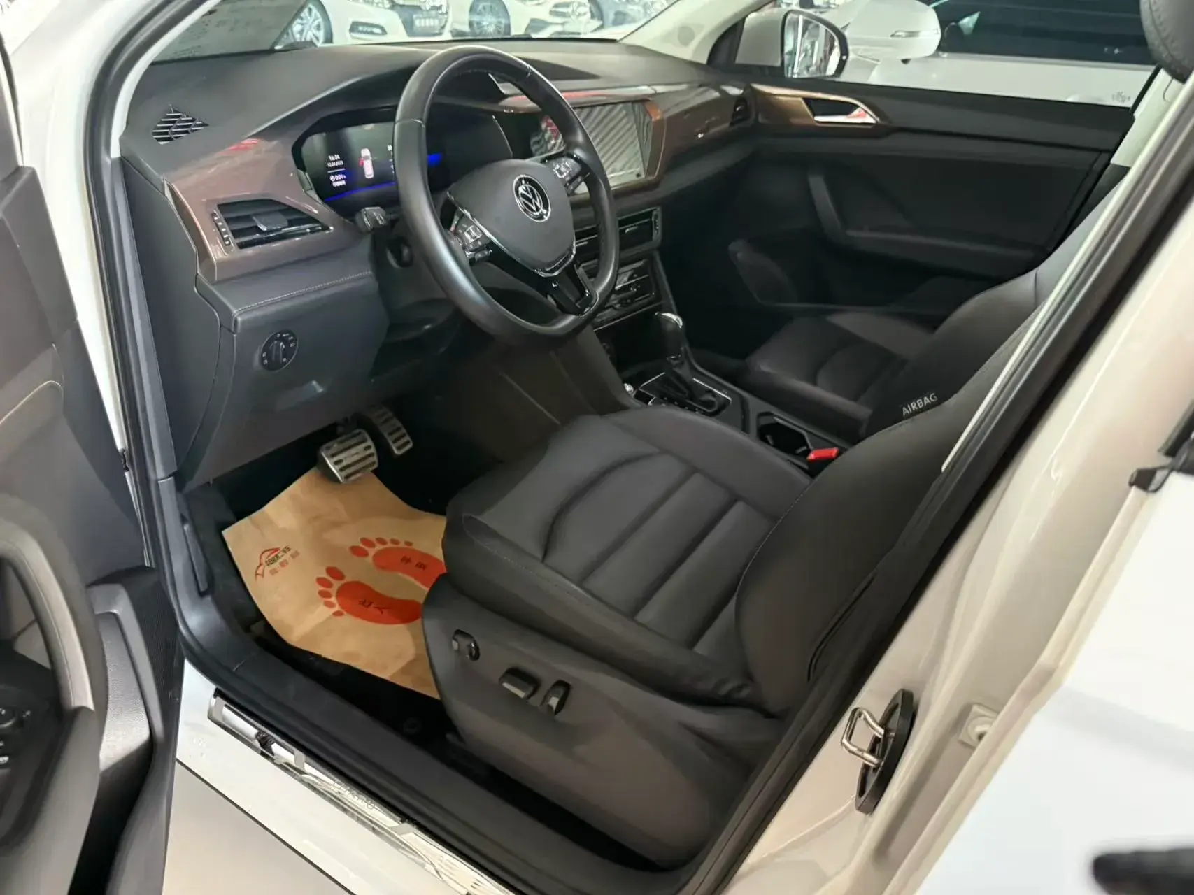 2021 VOLKSWAGEN THARU thumbnail 4