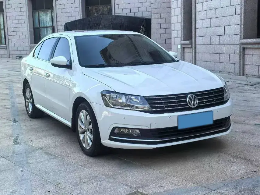 2017 VOLKSWAGEN LAVIDA thumbnail 3