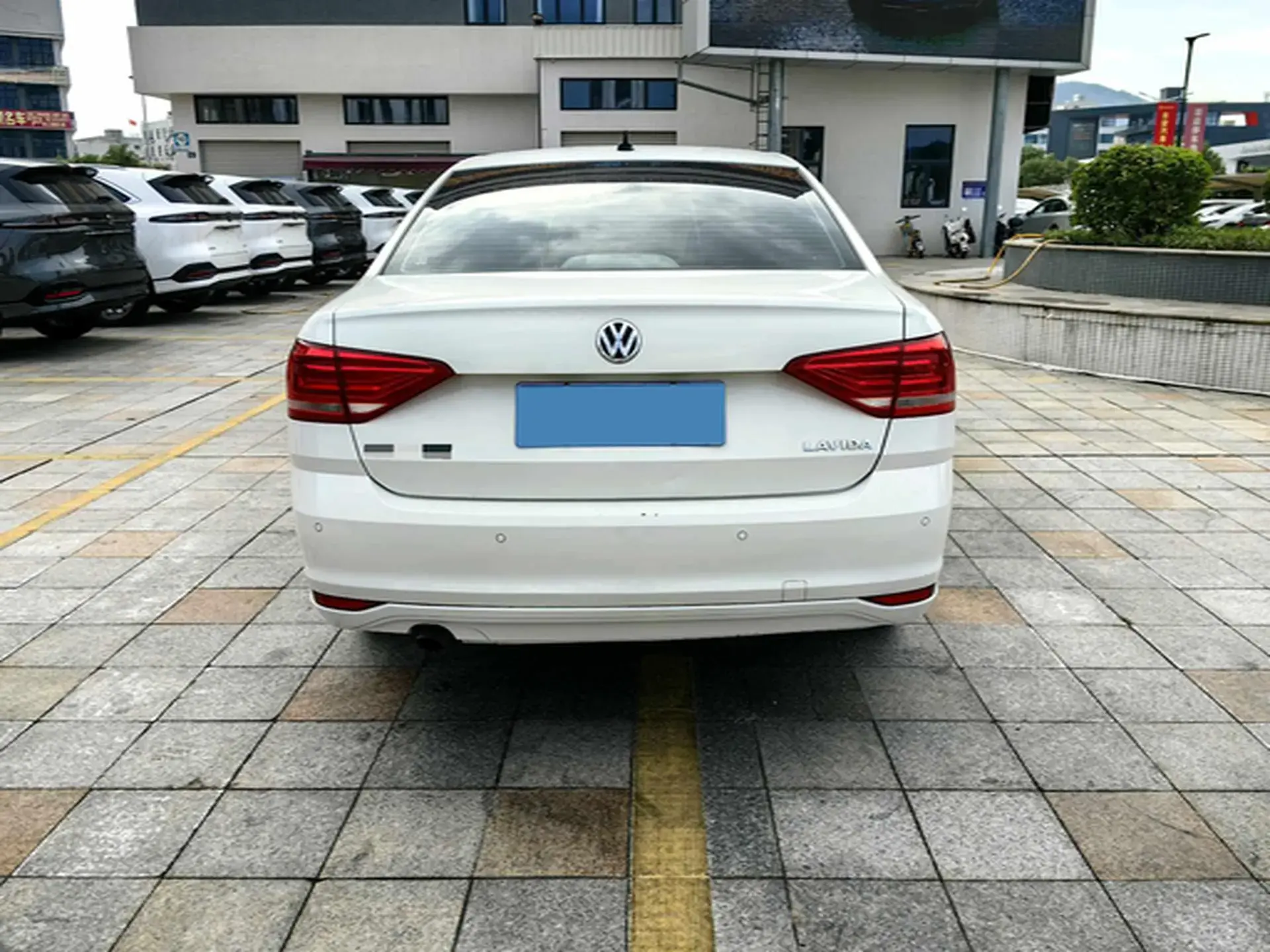 2017 VOLKSWAGEN LAVIDA thumbnail 4