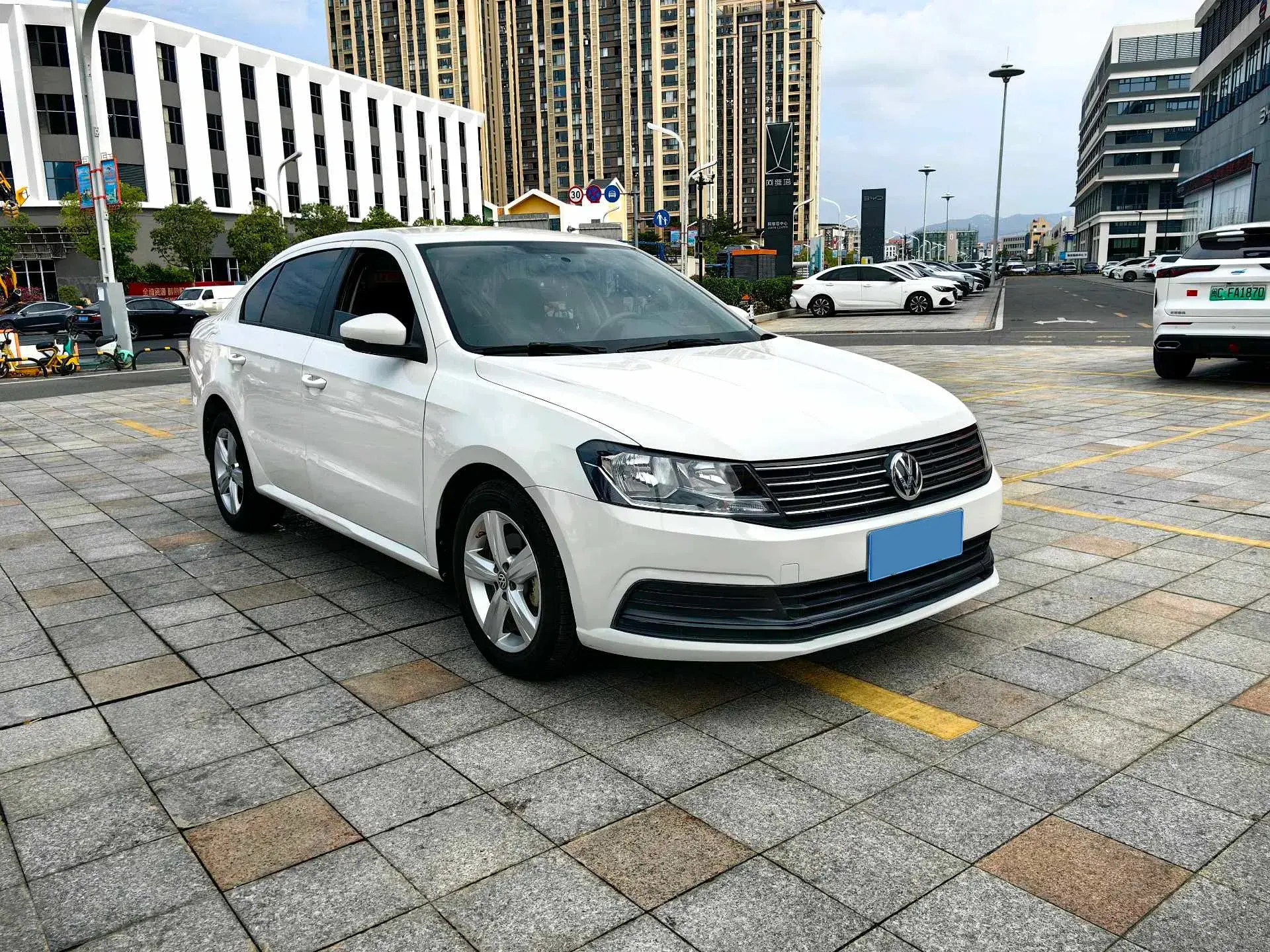 2017 VOLKSWAGEN LAVIDA thumbnail 3