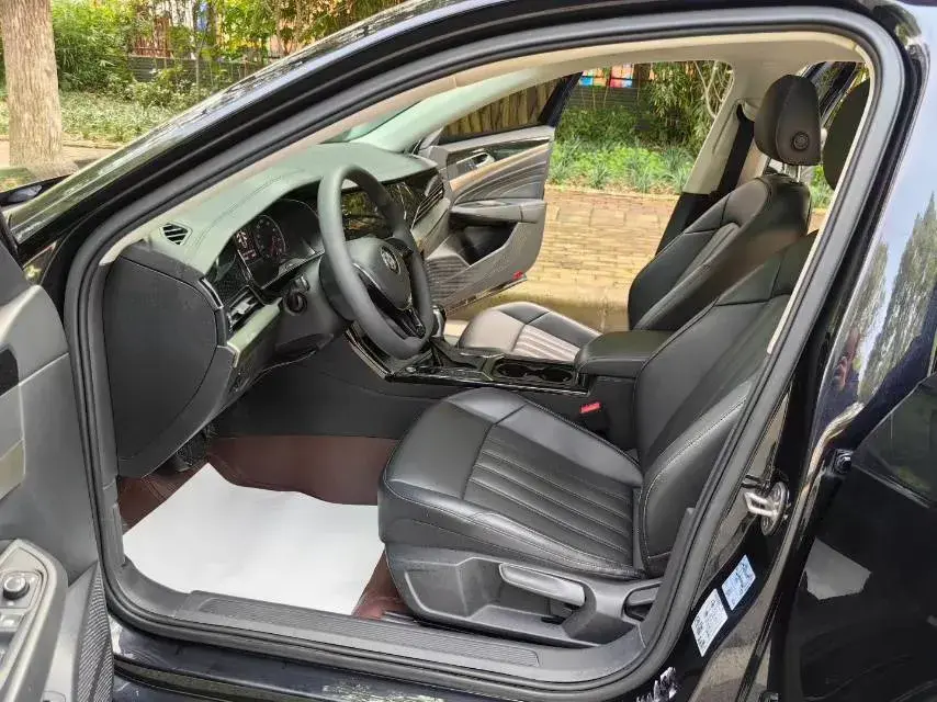 2020 VOLKSWAGEN PASSAT thumbnail 4