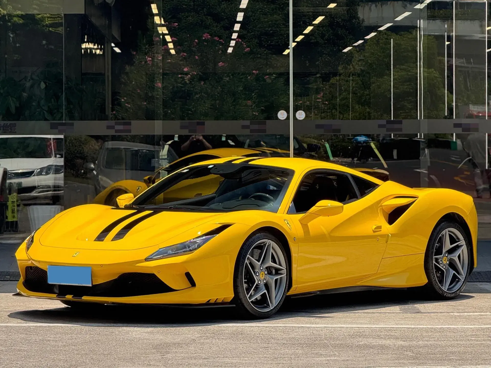 2019 FERRARI F8 view 1
