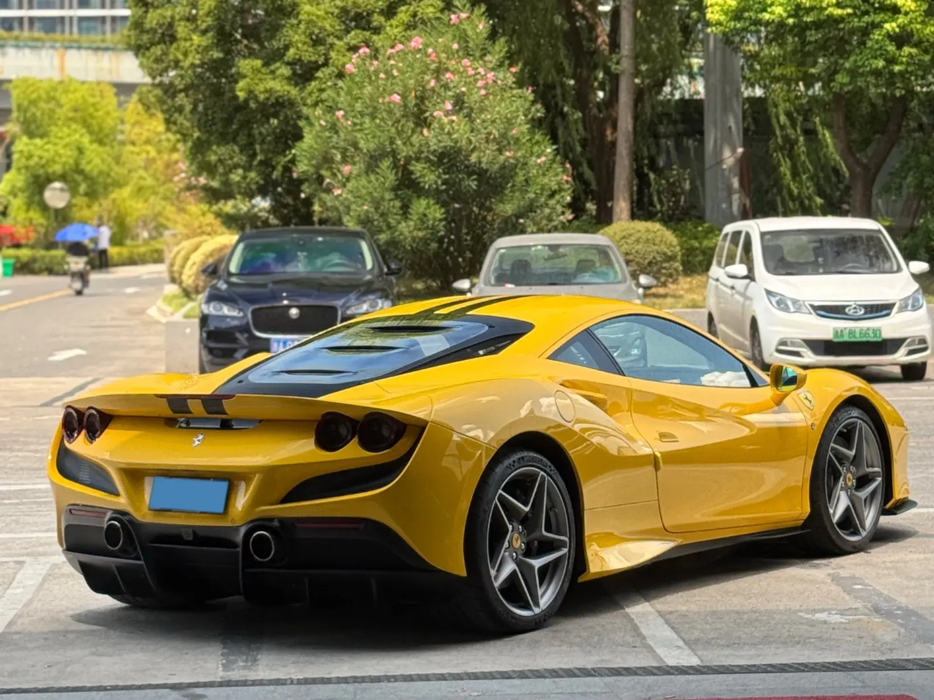 2019 FERRARI F8 thumbnail 2