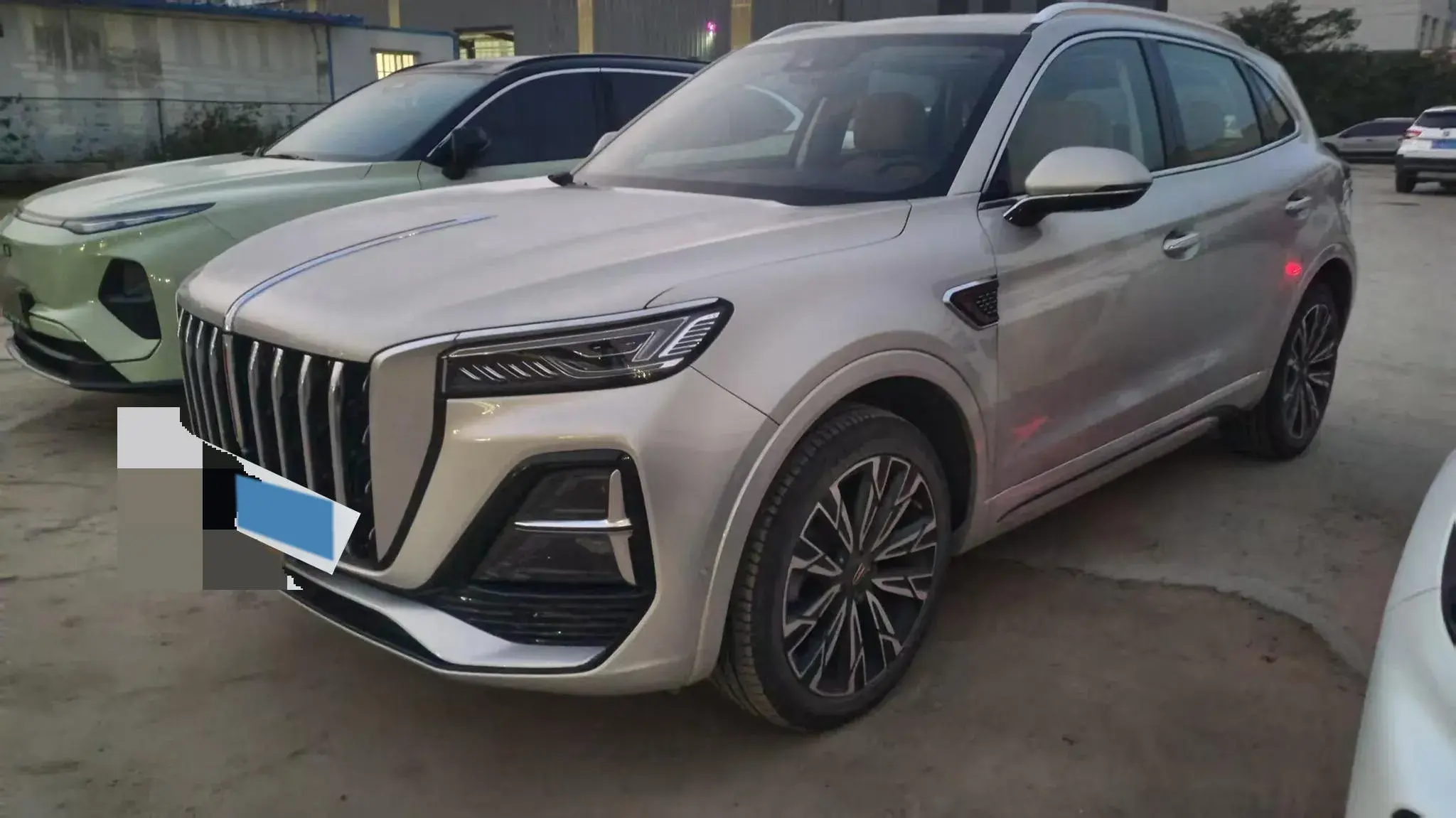 2023 HONGQI HS5 view 1