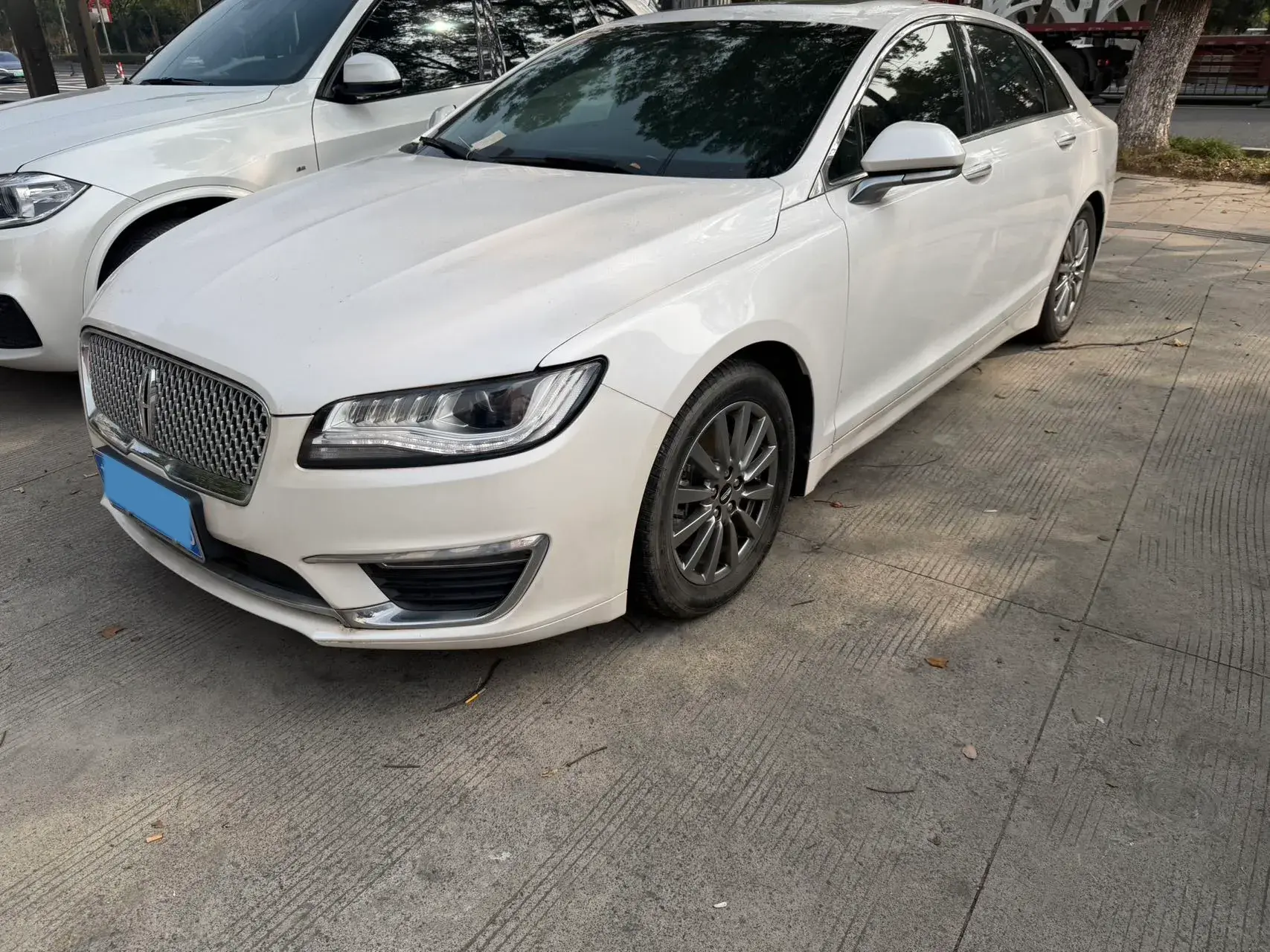 2019 LINCOLN MKZ view 1
