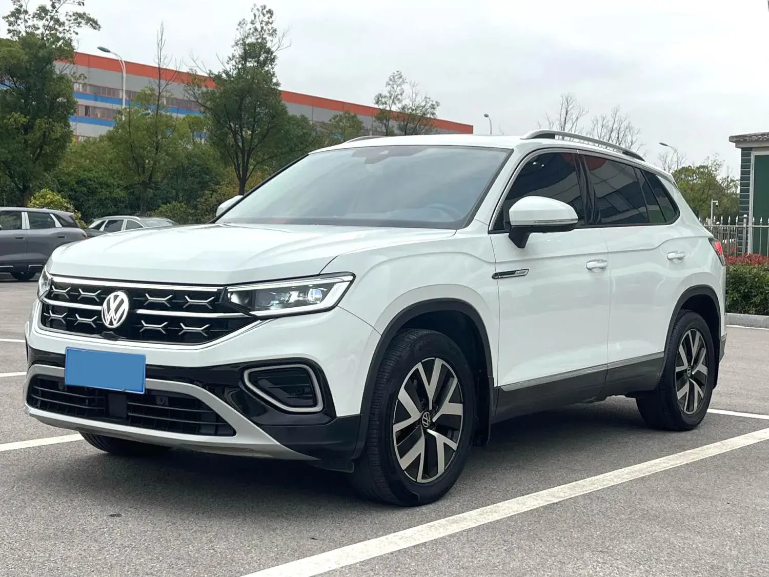 2023 VOLKSWAGEN TAYRON view 1