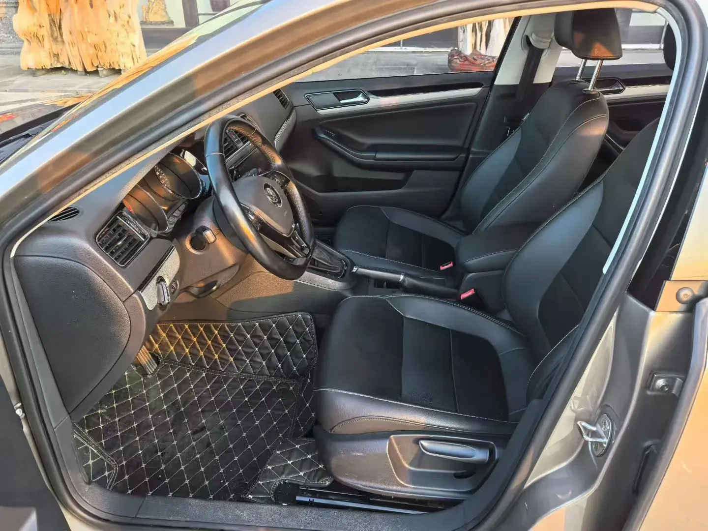 2018 VOLKSWAGEN SAGITAR thumbnail 4