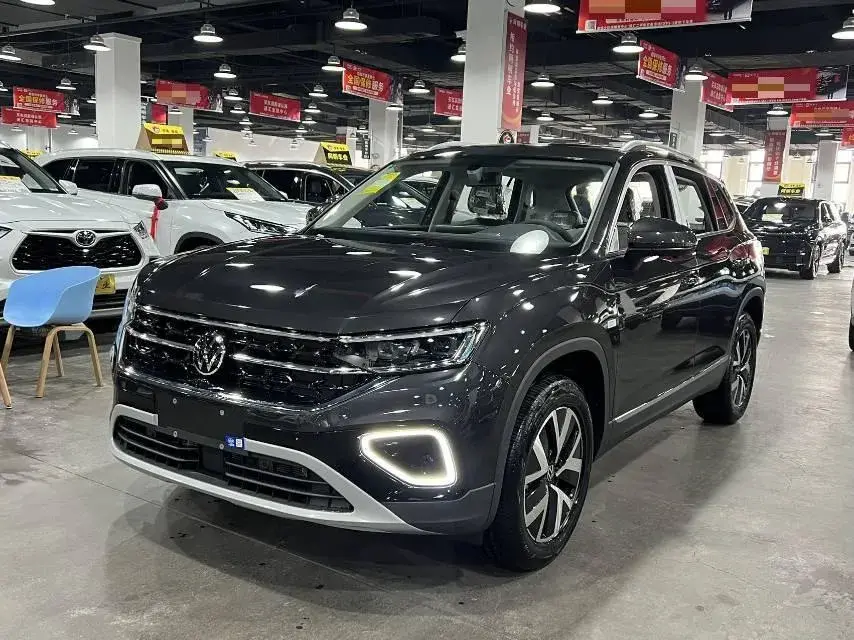 2025 VOLKSWAGEN TAYRON view 1