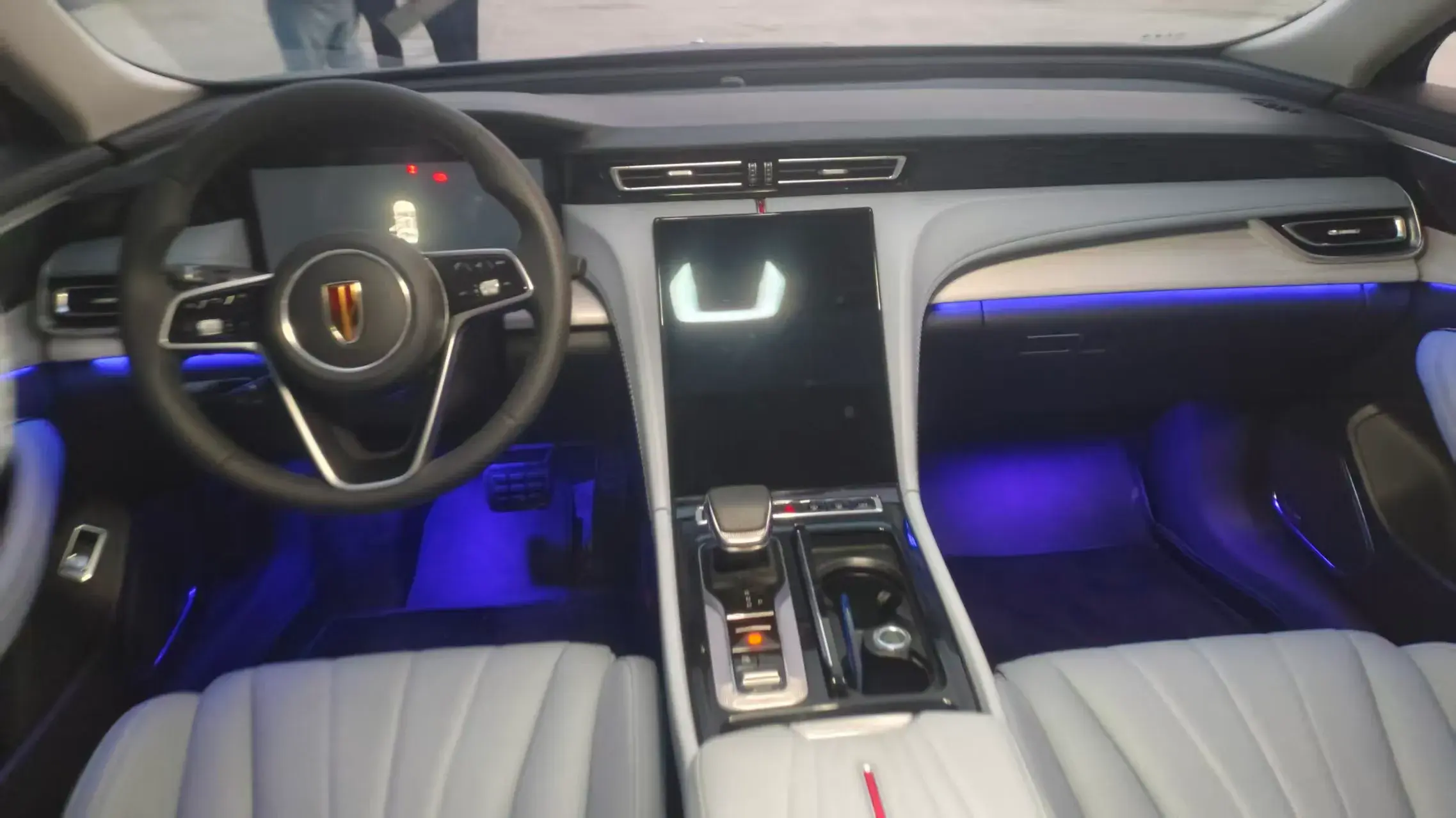 2025 HONGQI H5 thumbnail 4