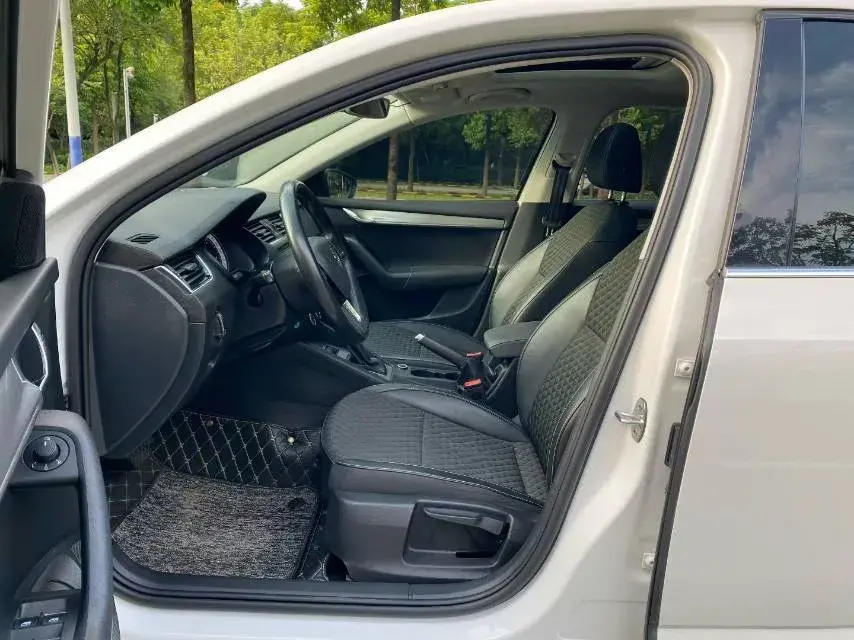 2018 SKODA OCTAVIA thumbnail 4