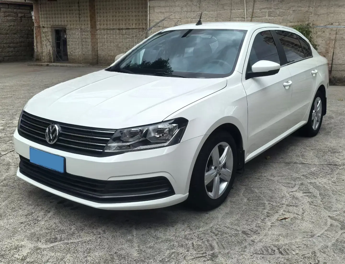 2017 VOLKSWAGEN LAVIDA view 1