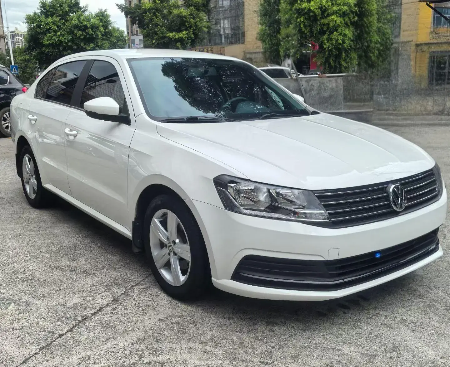 2017 VOLKSWAGEN LAVIDA thumbnail 3