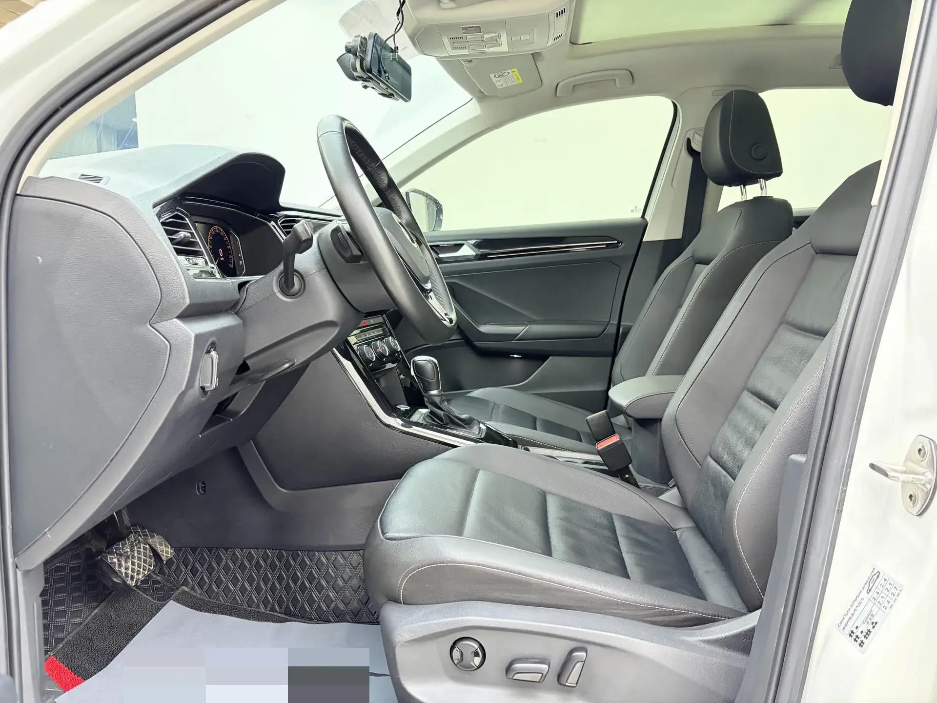 2022 VOLKSWAGEN T-ROC thumbnail 4