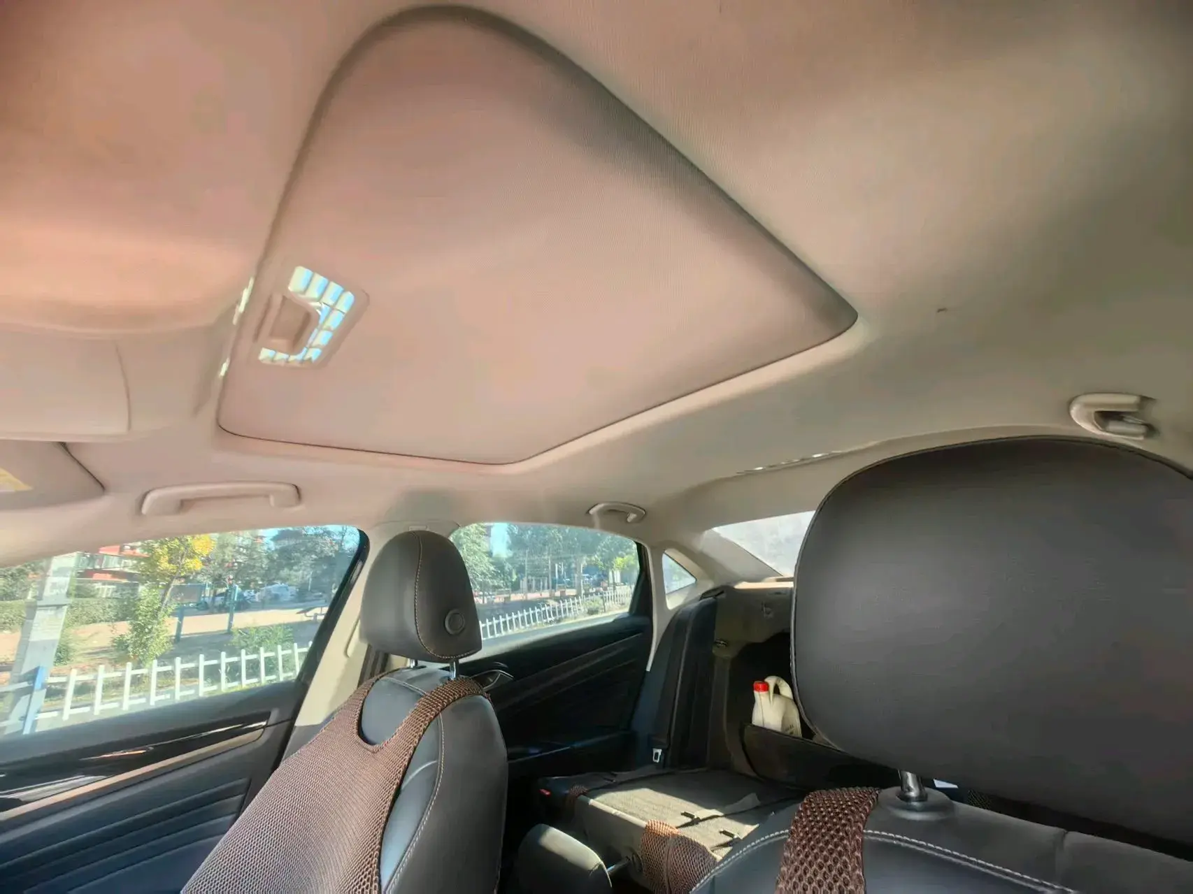 2019 VOLKSWAGEN PASSAT thumbnail 3