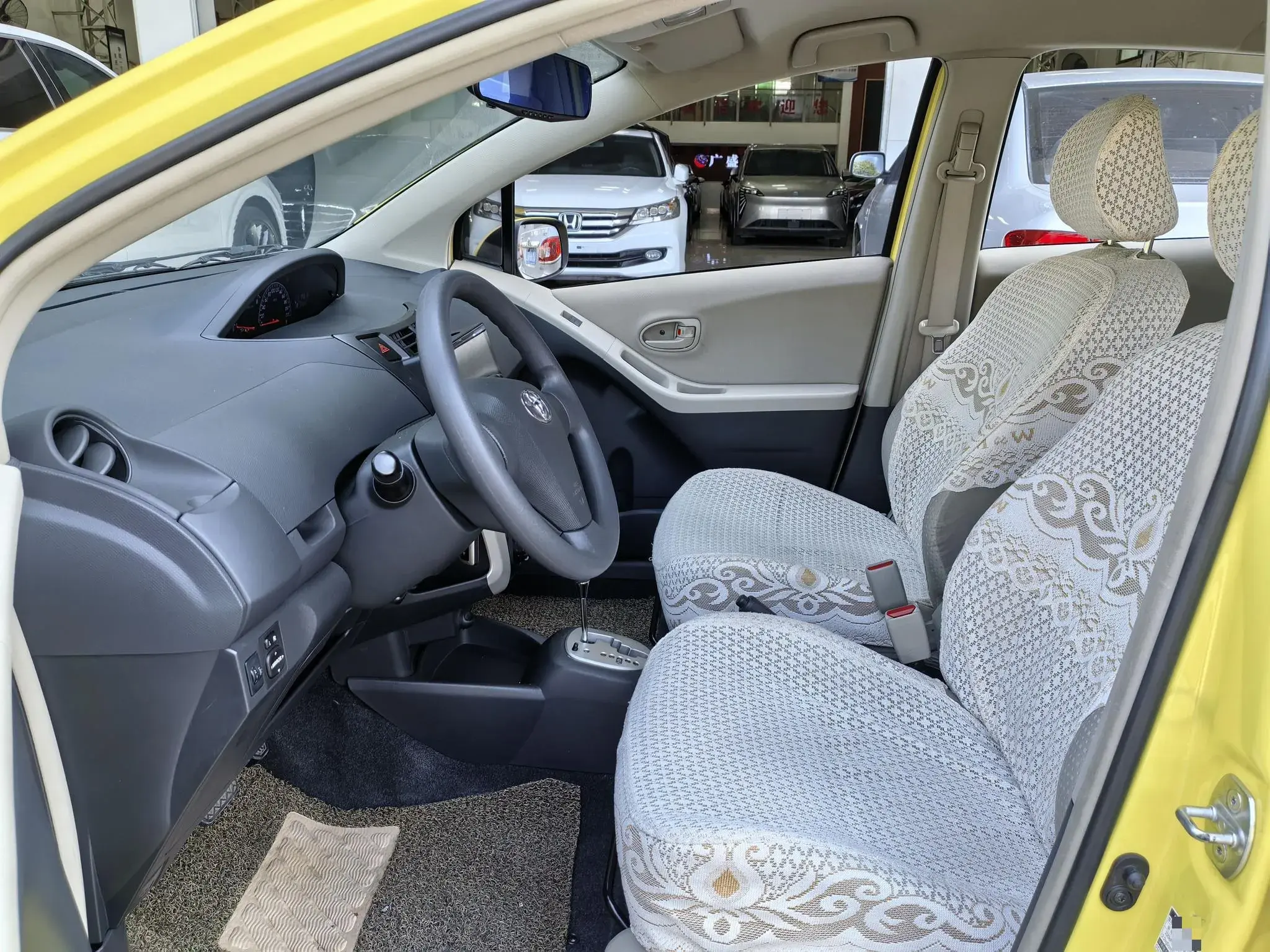 2011 TOYOTA YARIS thumbnail 4