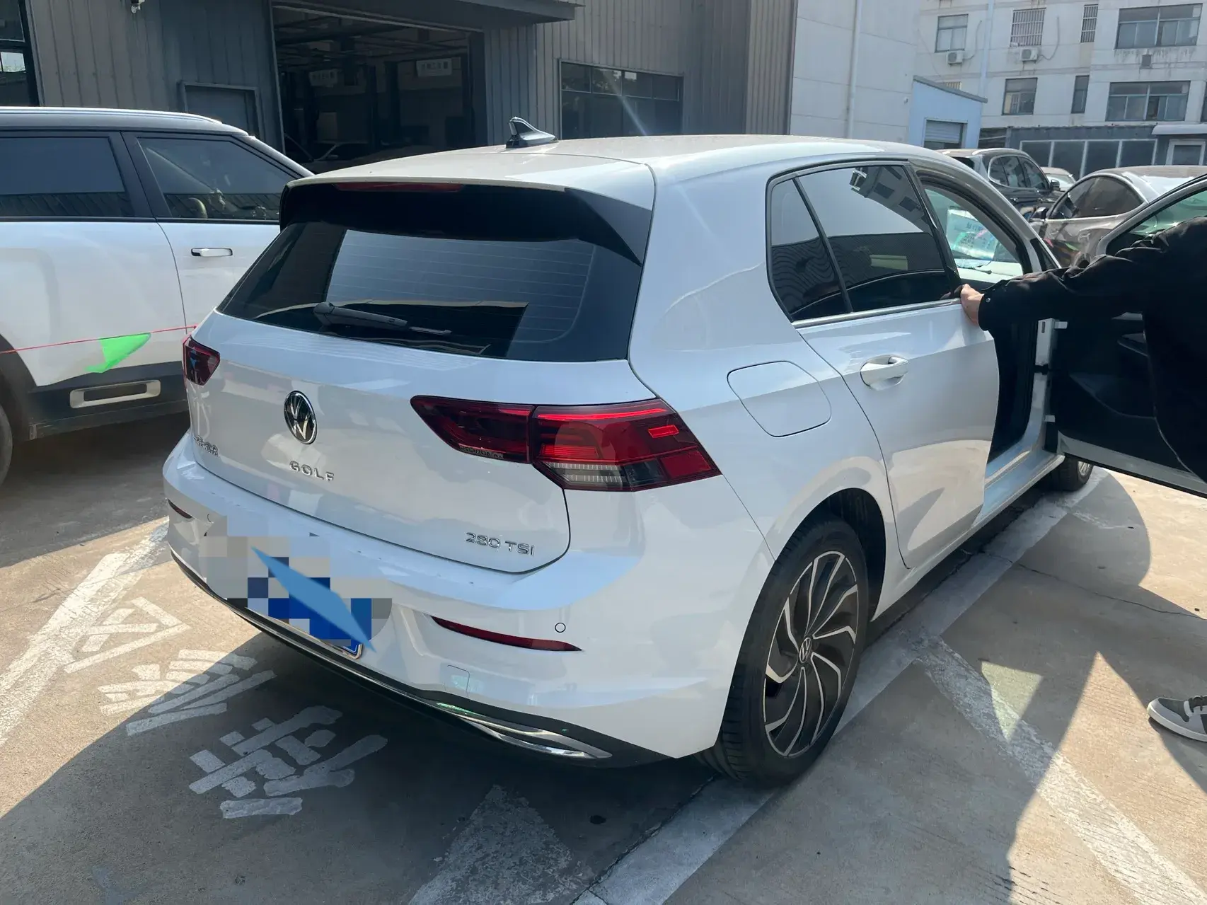 2023 VOLKSWAGEN GOLF thumbnail 3